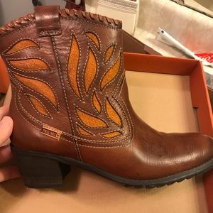 Pikolinos booties